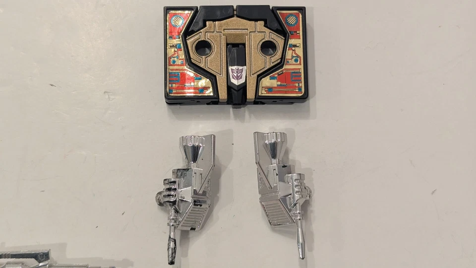 Vintage G1 Transformers 1984 Soundwave and Buzzaw 100% Complete - Image 4 of 4