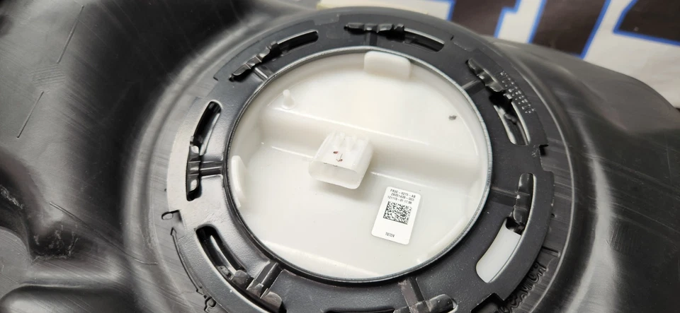 Ford Mustang GT 2015-2017 tanque de gasolina con bombas completo 85 k millas OEM Foto 3 de 4