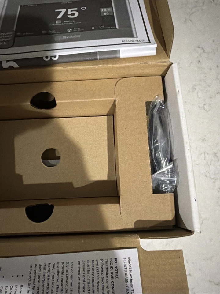 TRANE XL824 4.3 INCH SMART PROGRAMMABLE THERMOSTAT TOUCHSCREEN TCONT824AS52DBA - Image 4 of 4