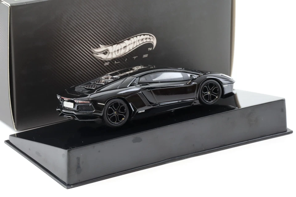 1:43 Hot Wheels Elite Lamborghini Aventador LP700-4 Coupé Nero - Immagine 2 di 3