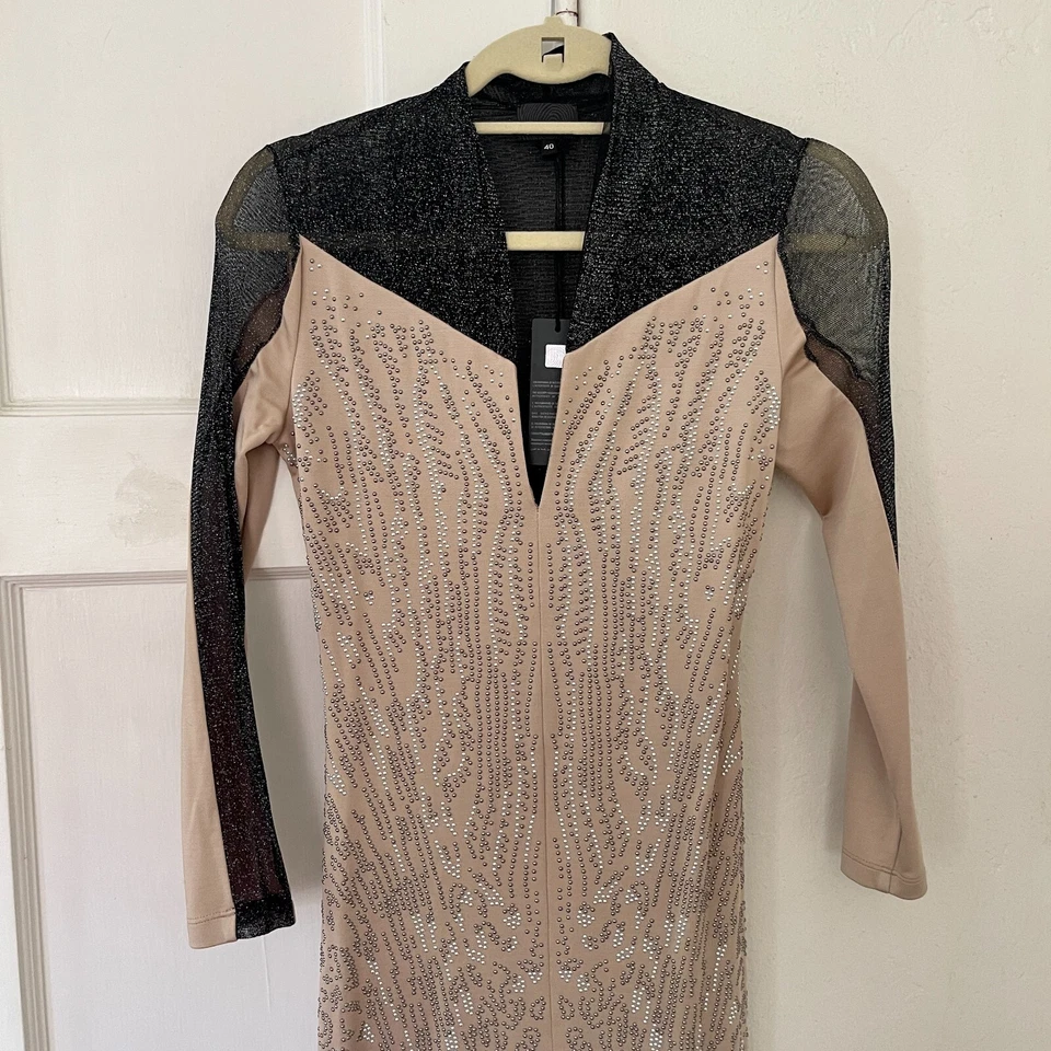 Vestido JUST CAVALLI decote em V metálico cravejado manga transparente / Novo com etiquetas - Imagem 2 de 4