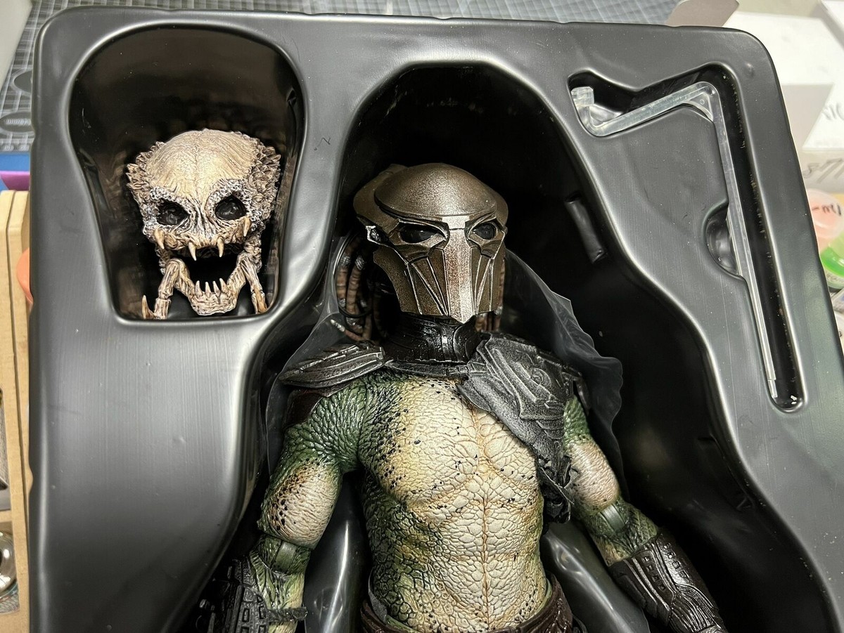 UPS 1/6 Hot Toys MMS137 Predators Falconer Predator (35cm UPS 1/6 Hot Toys MMS137 Predators Falconer Predator (35cm