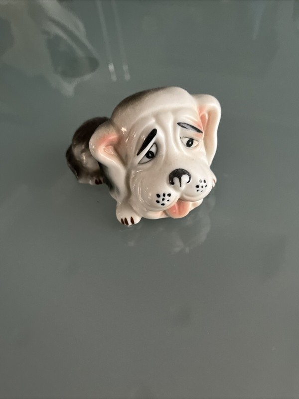 Vintage Porcelain Basset Hound Dog Figurine. Miniature Dog Figurine. Retro
