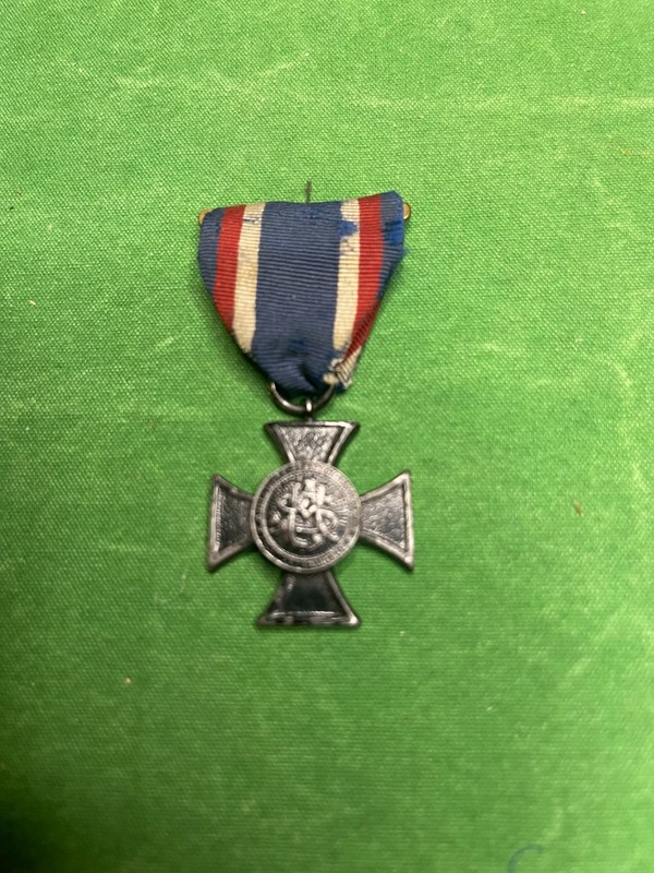  Sons / Vets  Very Early Past Pres. Ladies Aid  Aux  Iron Cross /AP Davis hanger