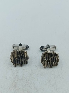 Klassische Manschettenknöpfe aus 835 Silber mit markanter Struktur