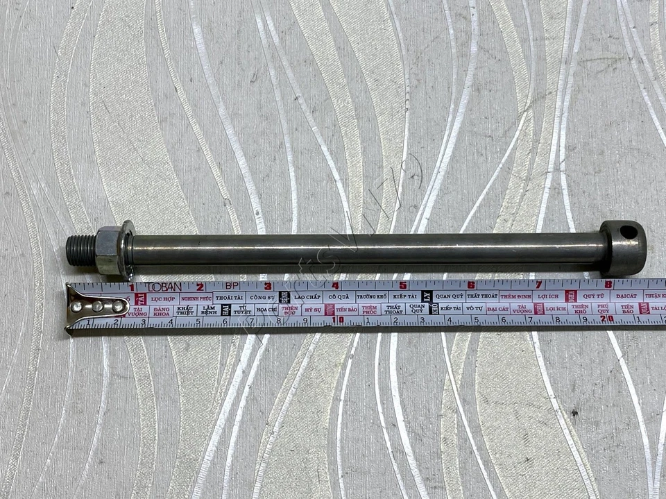 Eje pivote eje rueda delantera y trasera Honda SS50 S65 CL50 CL70 CD50 CD65 CD70 CT70 Foto 2 de 4