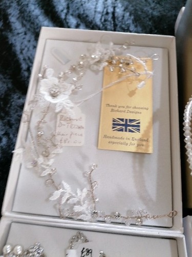 A Lovely JOBLOT Lovely Wedding/Bridal Accessories Jewellery And Veils - Picture 5 of 24