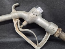 Ancien pistolet EBW 402 avec son raccord tuyau pompe à essence garage atelier