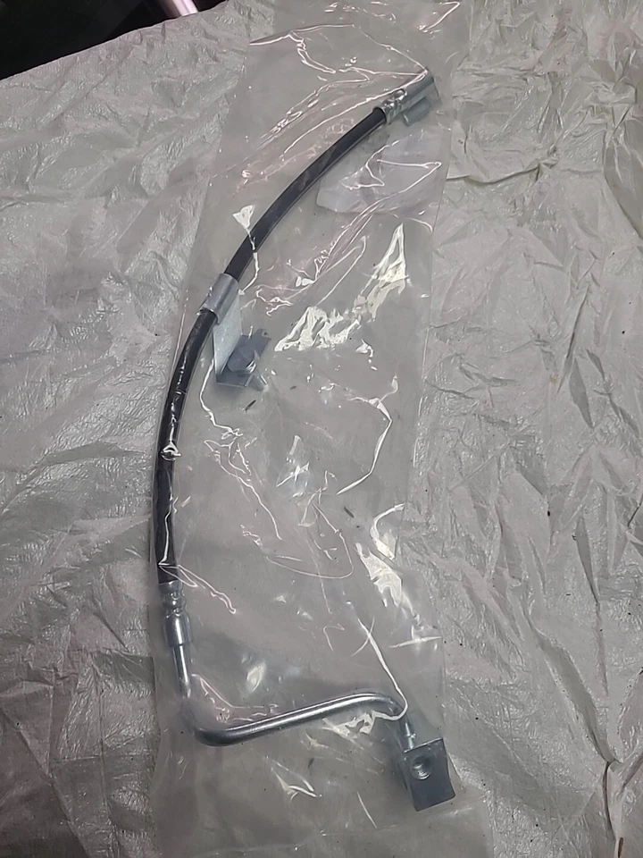 Manguera hidráulica de freno Rugged Ridge para Jeep Wrangler 1997-2006 Foto 2 de 3