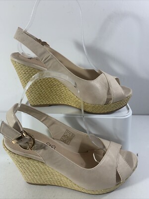 BATA cremefarbener Slingback-Keilabsatz. nagelneu! Größe 4
