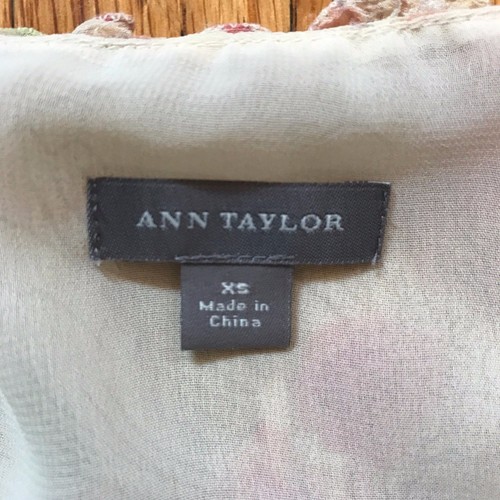Ann Taylor Womens Size XS Sleeveless Floral Prairie Feminine Shirt - Picture 2 of 6