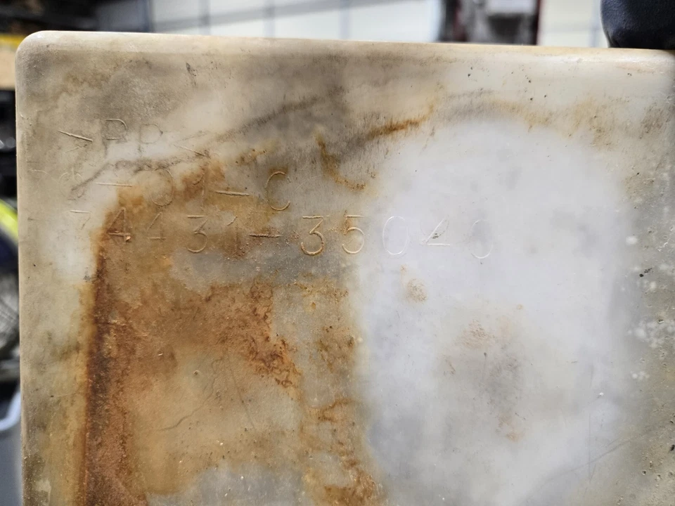 Toyota Land Cruiser FJ100 1998-2002 bandeja de batería placa aislante de plástico Foto 3 de 4