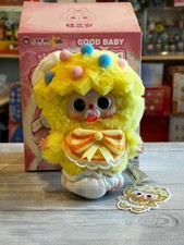 Colgante de peluche Baby Three Good Baby POLLITO AMARILLO con sombrero y chupete NUEVO