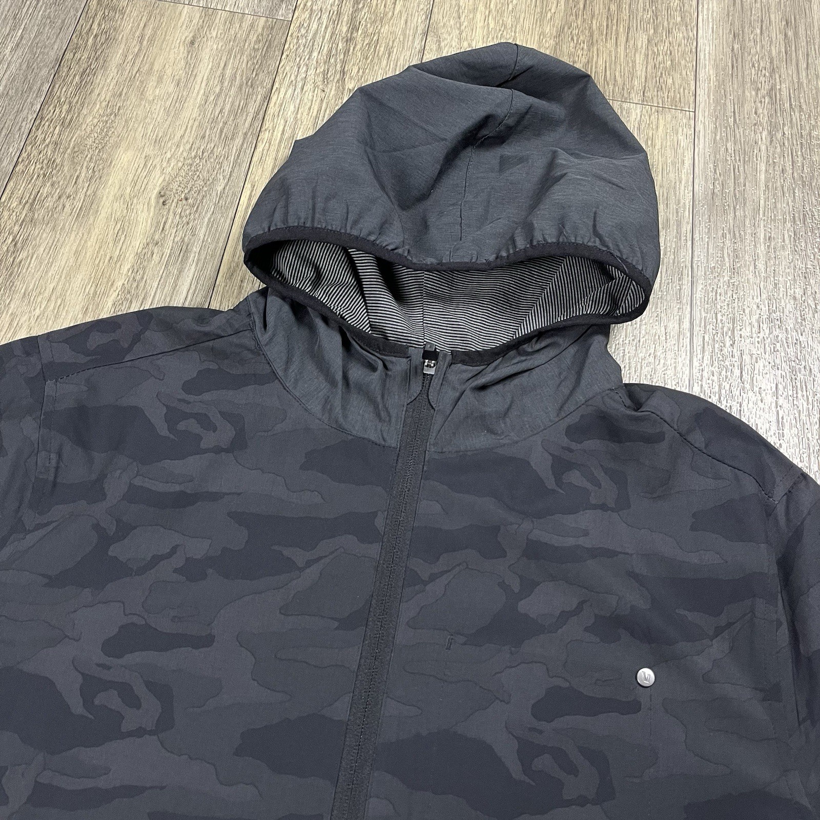 Vuori Trainer Shell Jacket Men’s Large Hooded Bla… - image 3