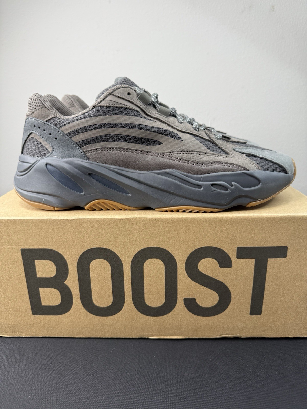 SAOLA Adidas Yeezy Boost 700 V2 "Geode" Taglia: 12M (leggermente indossate)