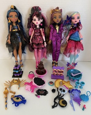 4 Monster High Monster Ball Dolls & Acc- Cleo, Clawdeen, Lagoona, Draculaura