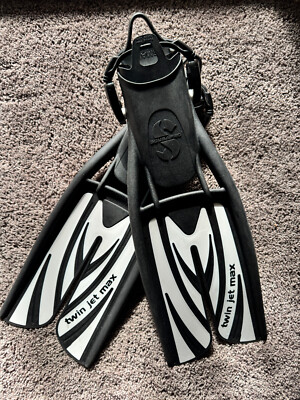Twin Jet Max White Small ScubaPro Split Fins with Cup to Maintain Toe Box Shape