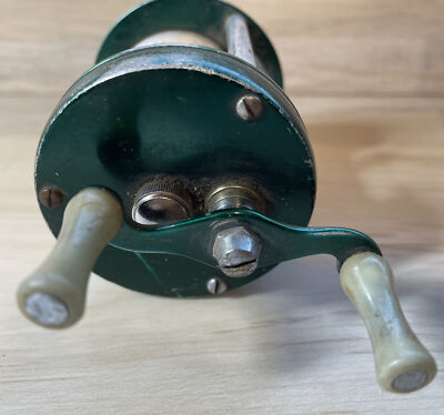Bronson　Lashless　1710　ダイレクト　リール　　バス　トラウト Vintage USA Bronson Lashless 1710 Level Wind Fishing Reel Works