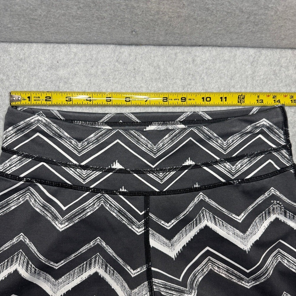 Be Inspired Chevron Patterned Grey and White Yoga… - image 4