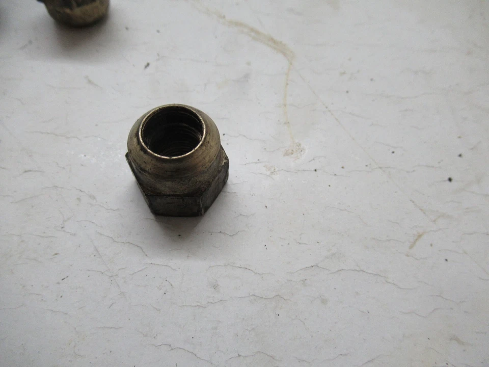 Tuerca de rueda Bentley Mulsanne Turbo 1985 rosca derecha Foto 2 de 4