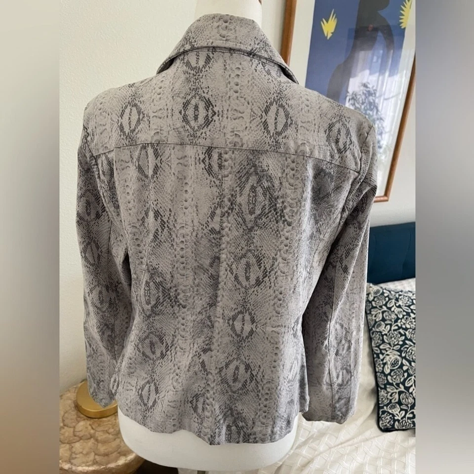 Adyson Parker 蛇纹压花摩托夹克 - 灰色/白色 - M — 第 3/4 张图片