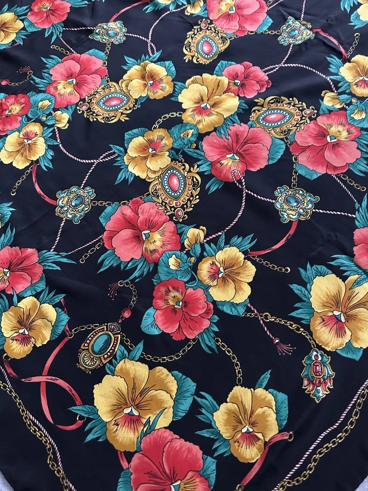 "Bufanda de seda Pierre Cardin 32"" negra roja amarilla floral hecha en Italia vintage" Foto 3 de 4