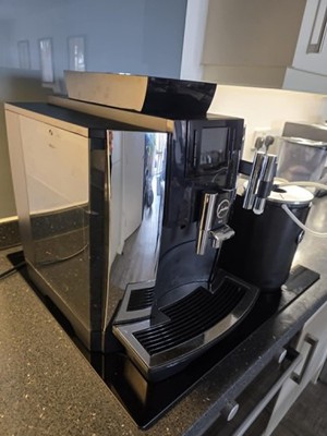 Jura WE8 Kaffeevollautomat, mit elektrischem Milchkühler von Jura! 
