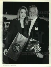 1992 Press Photo Trisha Yearwood with Kenny Rogers - sap35874