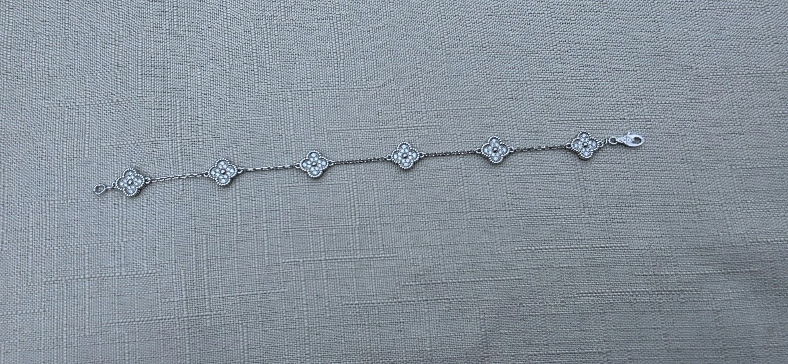 Pre-owned Van cleef and arpels bracelet - sweet alhambra 6 motifs, white gold 