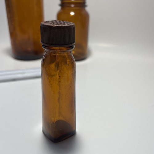 Collezione di 5 Bottiglie Medicinali Farmacia Ambra Vintage Scavate nel Capo Maggio NJ - Foto 13 di 20
