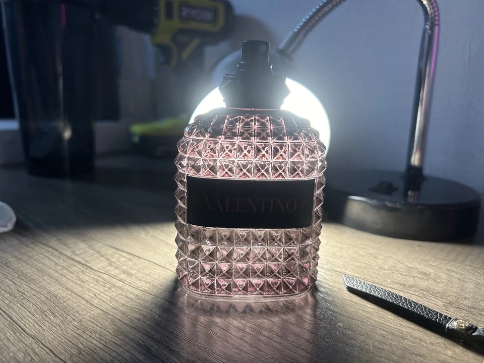 Extradose Valentino Uomo Born in Roma Foto 3 de 3