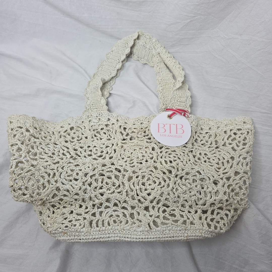 BTB Los Angeles crochet tote bag in White straw raffia Hand Woven Snap NEW (BXP)