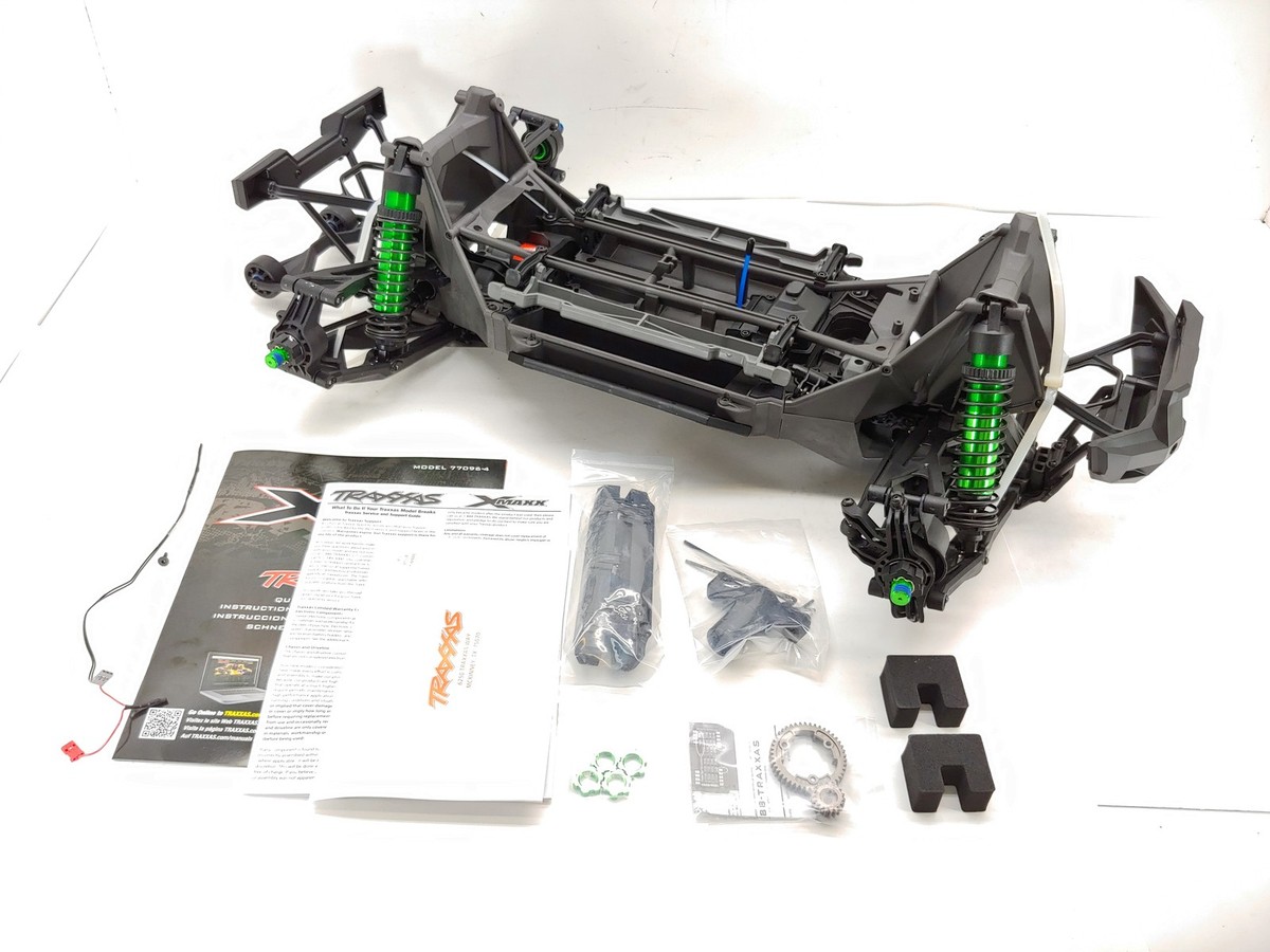 NEW TRAXXAS X-MAXX 8S MONSTER TRUCK ROLLER SLIDER CHASSIS BELTED