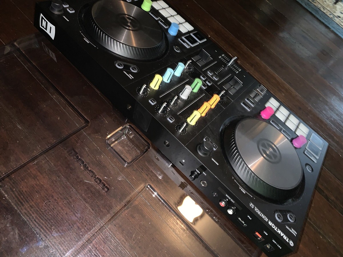 TRAKTOR S2 MK3 NEAR MINT W/ DECKSAVER, CHROMA CAPS, & 6' USB TRAKTOR S2 MK3 NEAR MINT W/ DECKSAVER, CHROMA CAPS, & 6' USB