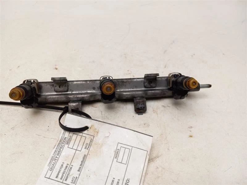 Toyota Avalon 1998-2004 riel de combustible lado derecho Foto 2 de 4