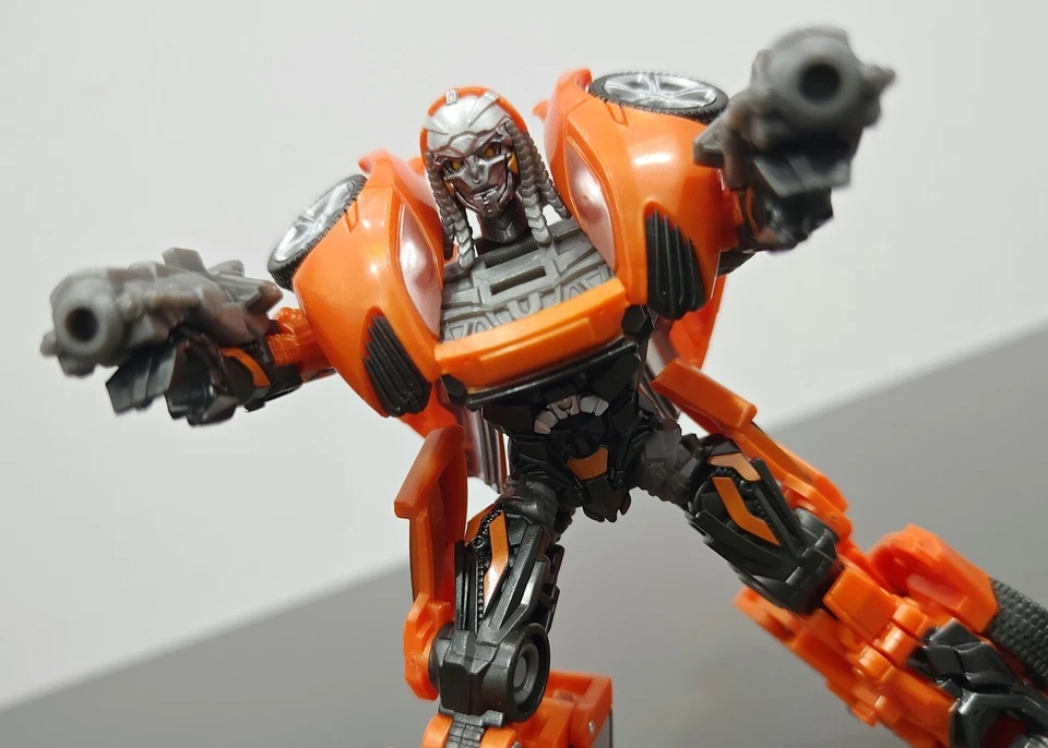 *In Stock* Transformers Studio Series Deluxe Class Widowmaker - Image 3 of 4