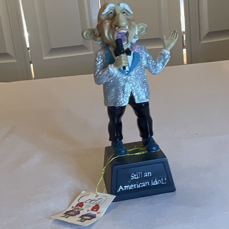 Resin Figurine Statue, Alien Singer w/ Microphone, Silver Black Green Painted