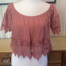 Off shoulder Crop top with lace detail sz medium