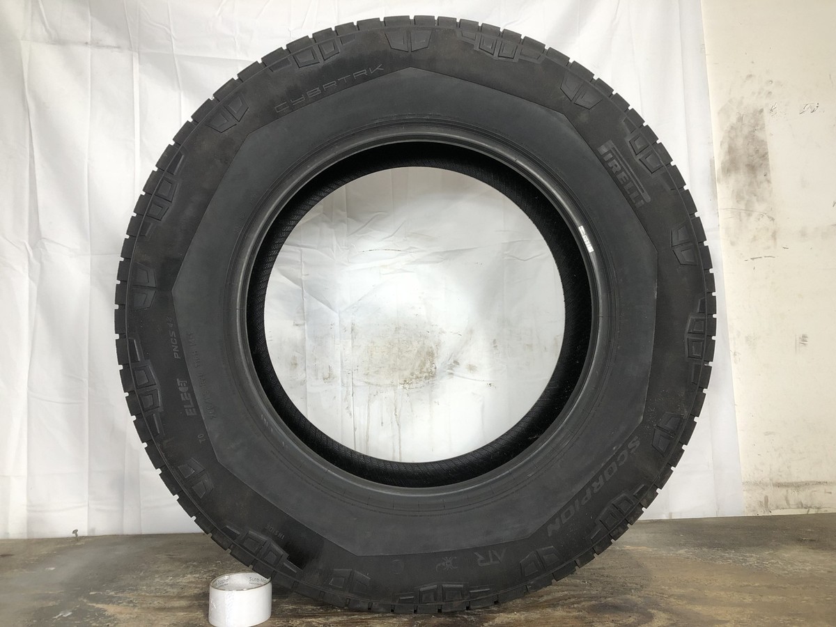 中古#1800 SCORPION 自動タイヤトルーラー 1] Pirelli Scorpion ATR Cybrtrk Elect PNCS 285 65 20 Tire - Full
