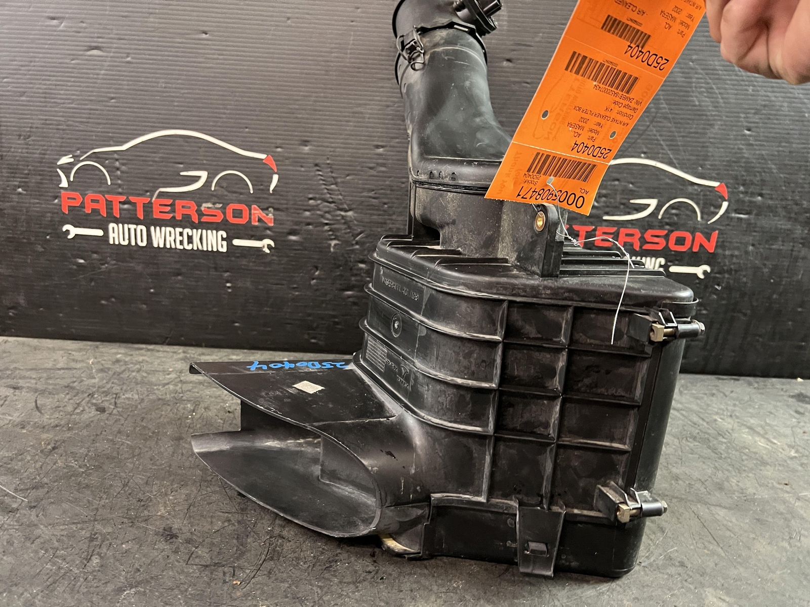 2002 MASERATI SPYDER 4.2 AIR INTAKE CLEANER FILTER BOX WITH TUBES