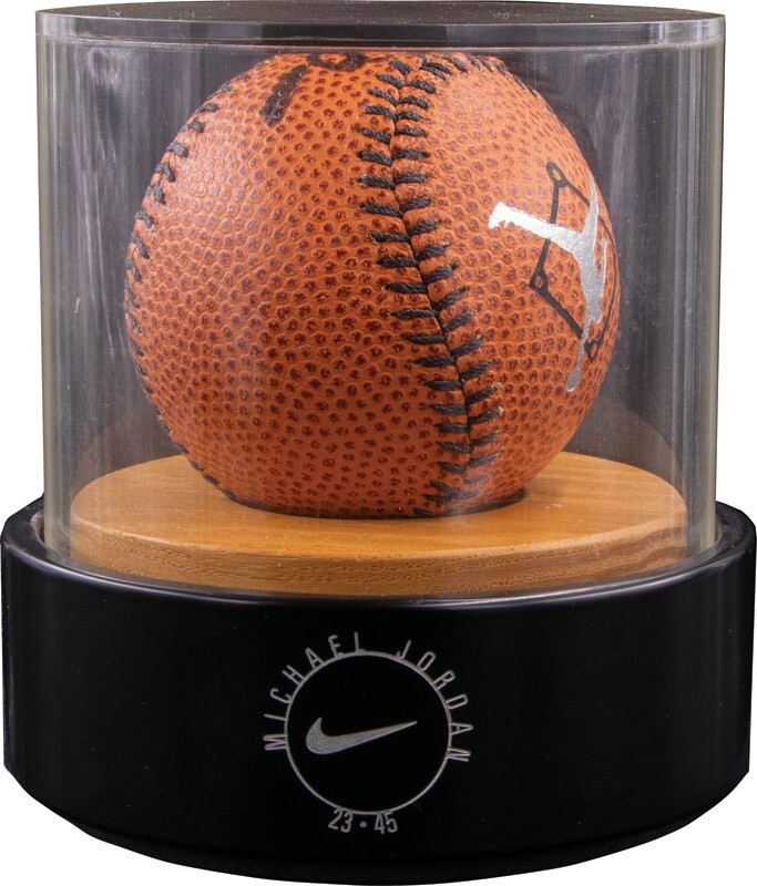 Michael Jordan サイン入り野球ボール Michael Jordan Signed Nike Basketball Style Baseball Upper