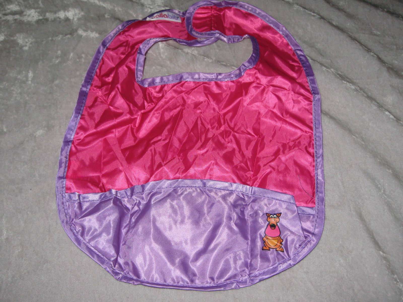 Pink Travel Reusable Bib Kangaroo Pocket Water Filled Rattle Baby Play Feed NEW!