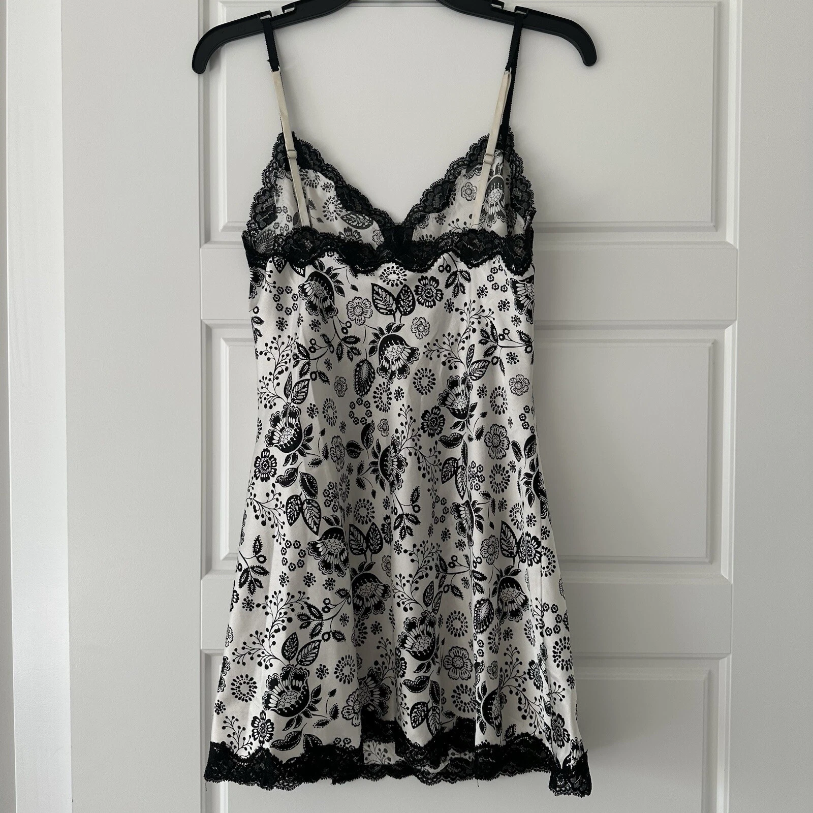 UNDERCOVER Abito Victoria's Secret bianco e nero floreale slip