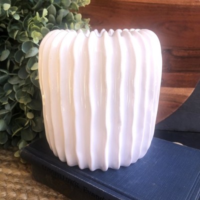 White Ceramic Garden Flower Pot With Ribbed Texture