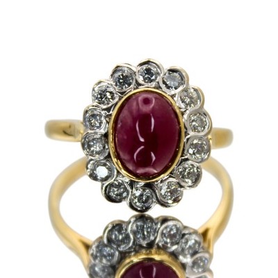 Rubin Diamant Ring Gelbgold 18kt Cabochon Rubin Diamant Halo Cluster Größe T1/2