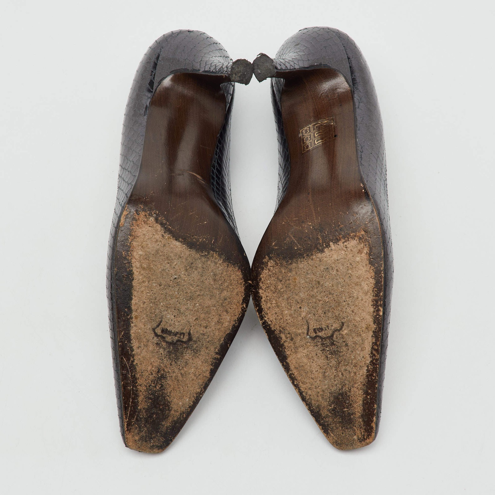 Stuart Weitzman Black Python Embossed Leather Pum… - image 6