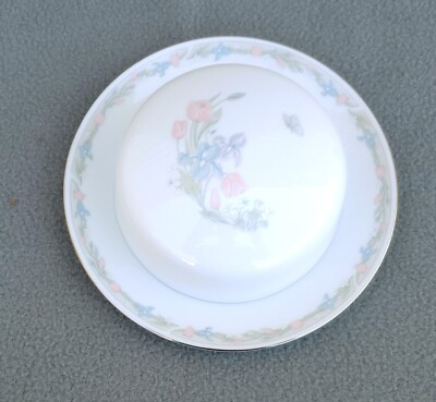 Excel Illusions Tulip - Round Covered Butter Dish - 8 3/4'' Diameter x 2'' Tall