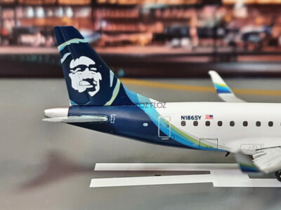 アラスカ　クーガーズ　ERJ-175　1/400 Embraer ERJ-175 Commercial Aircraft 