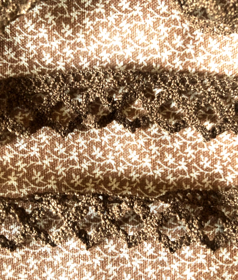 Stoff, nougat weiß petites fleurs, 1,60 x 1,10, Baumwolle, + passende Borte,