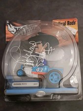 2001 Hotwheels Radical Rides Giant Diecast Signed By Richard Petty Nascar